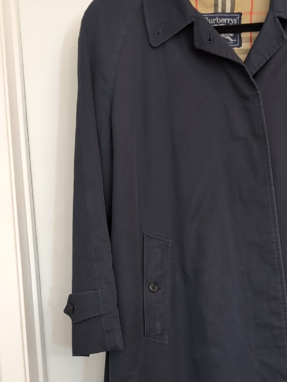 Burberry Trench Coat with Signature Check Lining - Picture 3 of 12